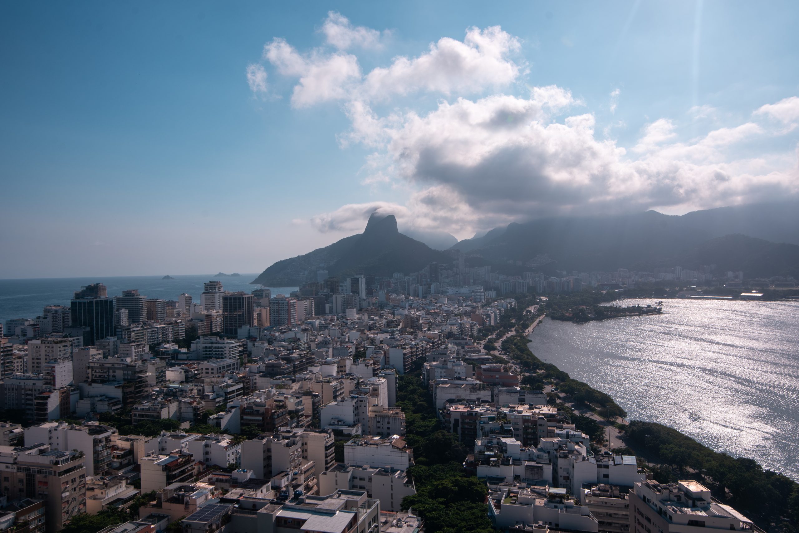 Vista de Ipanema e Lagoa a partir do prédio reformado pela Cidade Integrada, no topo do Cantagalo. Foto: Bárbara Dias Vista de Ipanema e Lagoa a partir do prédio reformado pela Cidade Integrada, no topo do Cantagalo. Foto: Bárbara Dias