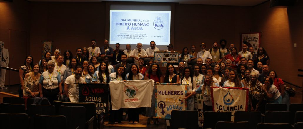 Coletivos, instituições e sociedade civil se unem para lançamento da plataforma de Olho Na Água. Foto: Amanda Baroni