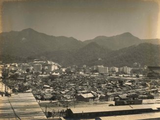 Favelas às margens da Lagoa Rodrigo de Freitas. Fonte: Núcleo de Memória da PUC-Rio