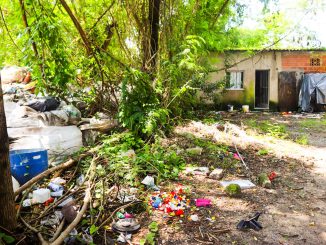 Moradores de Jardim Gramacho convivem com materiais recicláveis e resíduos sólidos graças à negligência do Estado em meio ao fechamento do Lixão. Foto: Joelma Araújo