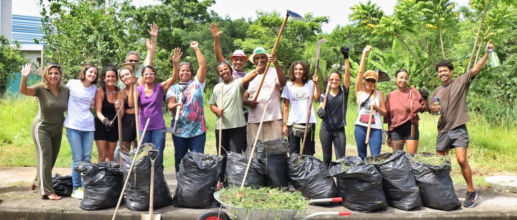 O Museu das Remoções realizou um mutirão de limpeza e manutenção ambiental, uma ação de cuidado com a memória do território. Foto: Alexandre Cerqueira