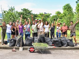 O Museu das Remoções realizou um mutirão de limpeza e manutenção ambiental, uma ação de cuidado com a memória do território. Foto: Alexandre Cerqueira