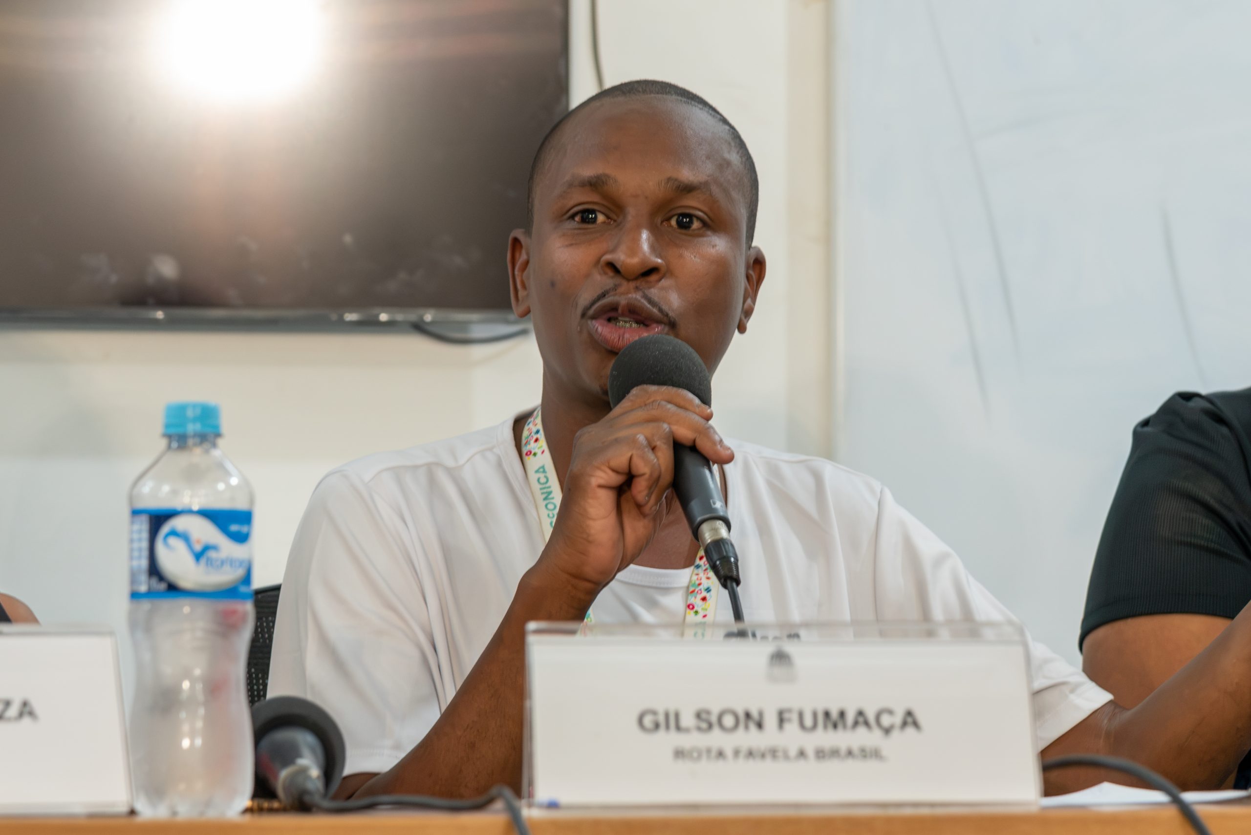 Gilson Fumaça durante sua participação na Audiência Pública "Turismo, Favela, Periferia e Cidadania: Caminhos para um Modelo Comunitário e Sustentável”. Foto: Bárbara Dias Gilson Fumaça durante sua participação na Audiência Pública "Turismo, Favela, Periferia e Cidadania: Caminhos para um Modelo Comunitário e Sustentável”. Foto: Bárbara Dias