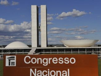 Famoso prédio do Congresso Nacional em Brasília. A cúpula menor, voltada para baixo, é o Senado Federal, enquanto a cúpula maior voltada para cima é a Câmara dos Deputados. Foto: CNBB